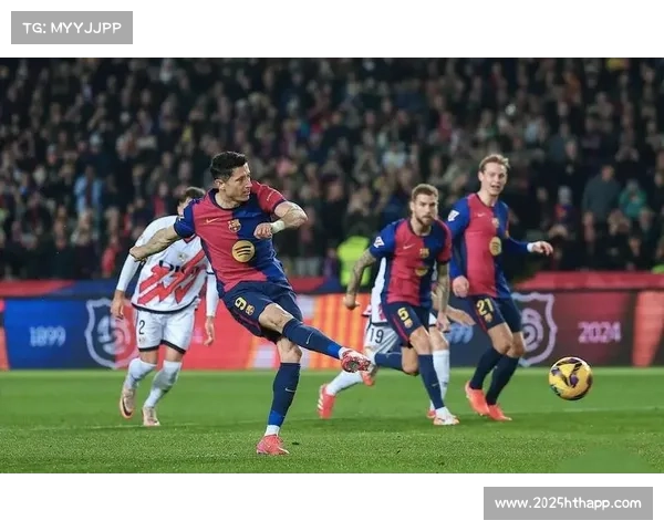 巴萨前锋莱万脚后跟妙传助攻，佩德里推射破门